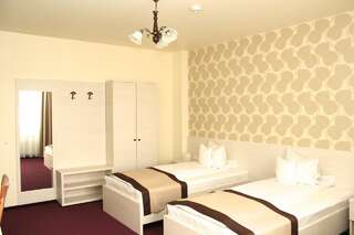 Гостевой дом Pensiunea Rix Rooms Фокшани Стандартный двухместный номер с 2 отдельными кроватями-1
